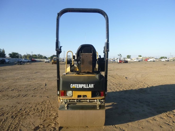 2013-caterpillar-cb22-image-15