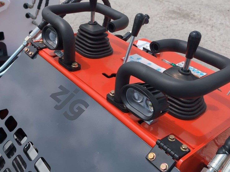 zjg-mini-skid-steer-loader-zj-380-(red)---15hp-image-6