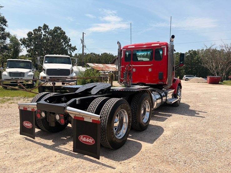 2020-peterbilt-579-image-7