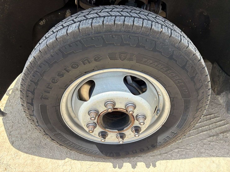 2021-chevrolet-3500hd-image-8