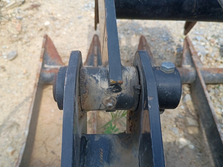 #24622-•-blue-diamond-rock-grapple-bucket-image-21