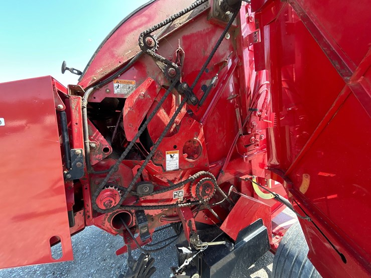 2017-case-ih-rb455a-image-11