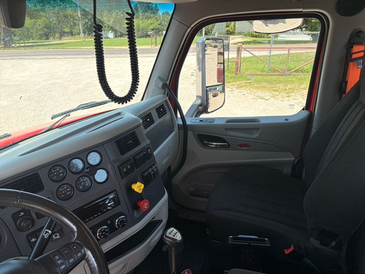 2020-peterbilt-579-image-16