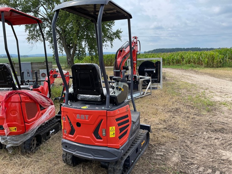 #9736-•-agt-mini-excavator-mx15rx-image-4