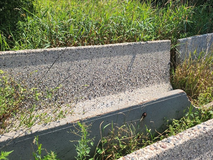 #2821-•-(4)-precast-concrete-feed-bunks-image-3