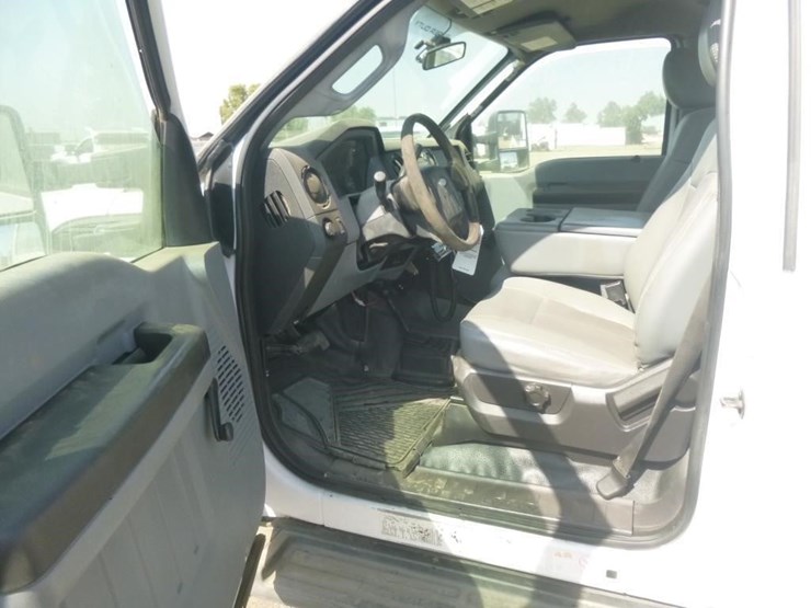2012-ford-f550-image-8