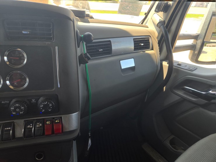 2019-kenworth-t880-image-77