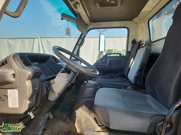 2005-gmc-w5500-image-14