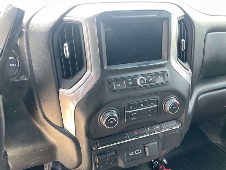2021-chevrolet-silverado-3500-image-13