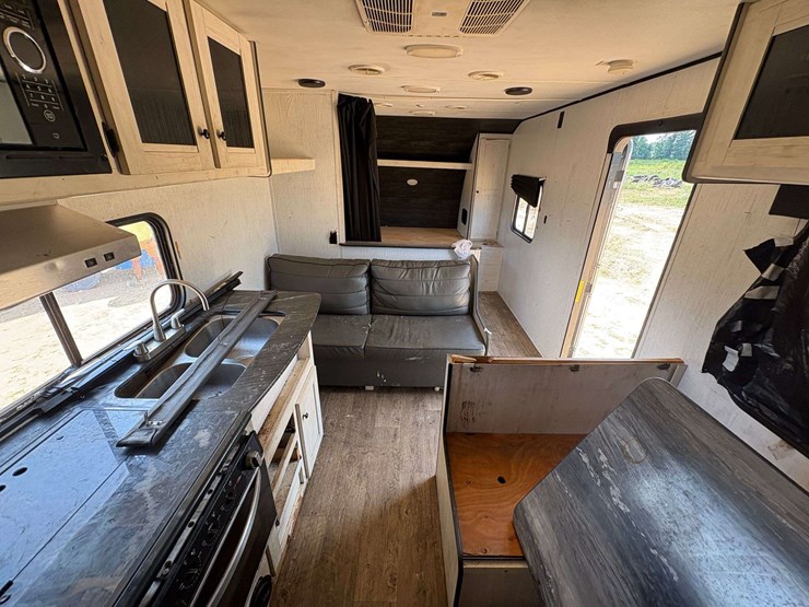 2022-heartland-trailrunner-29'-bumper-pull-travel-trailer-image-26