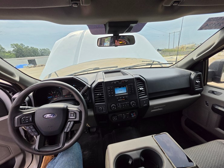 2020-ford-f150-image-35