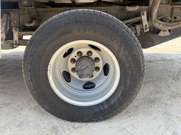 2020-chevrolet-3500-image-12
