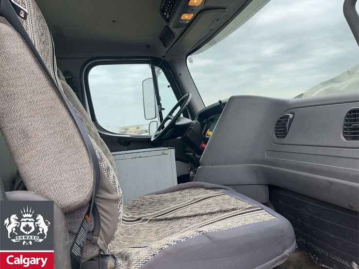 2016-freightliner-114sd-image-20