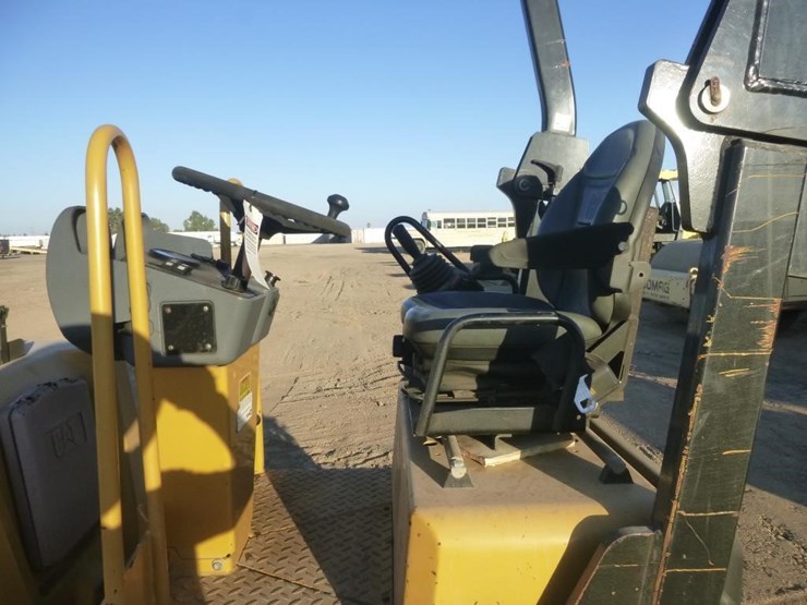 2013-caterpillar-cb22-image-7