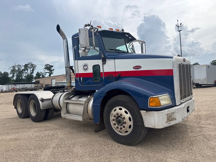 2006-peterbilt-385-image-2
