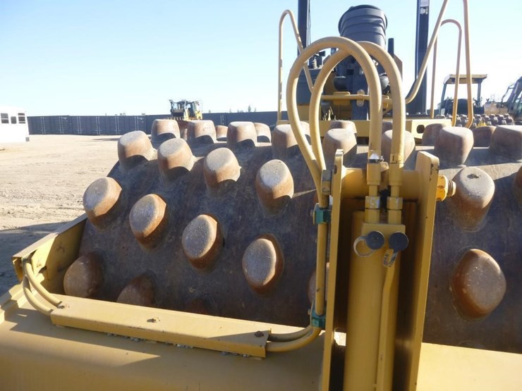 2011-caterpillar-cp56-image-27