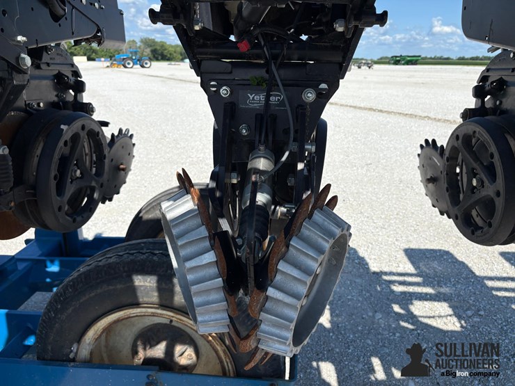 1995-kinze-2600-image-20