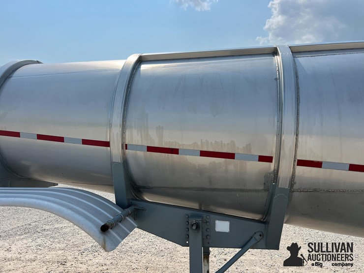 1976-polar-tanker-image-20