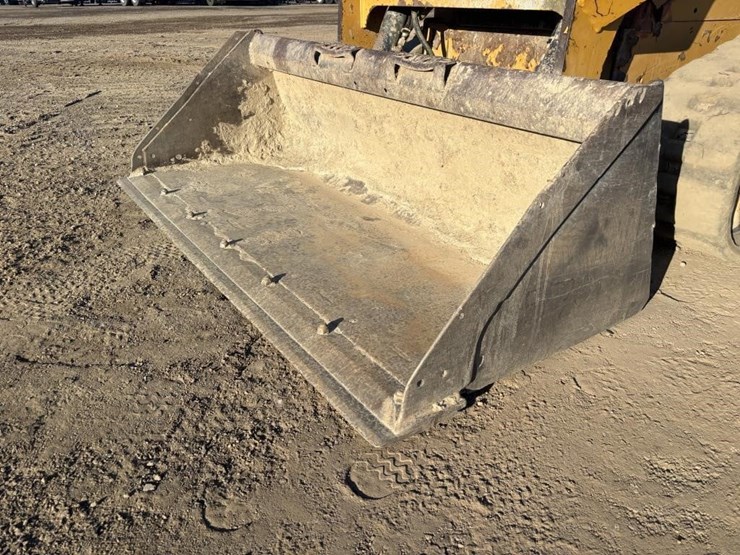 2016-caterpillar-259d-image-10