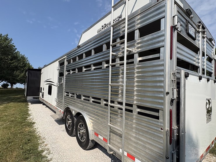 2018-bison-8011ldstlt-stock-combo-living-quarters-trailer-image-36
