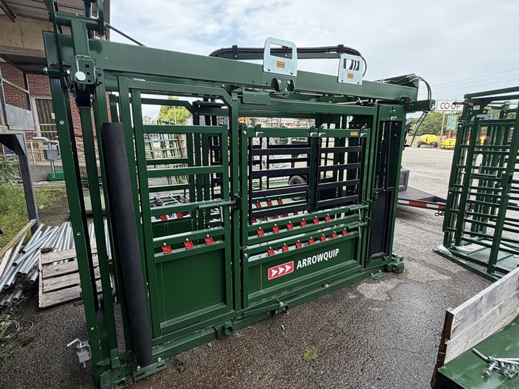 new/unused-arrowquip-q-power-107-hydraulic-squeeze-chute-image-4