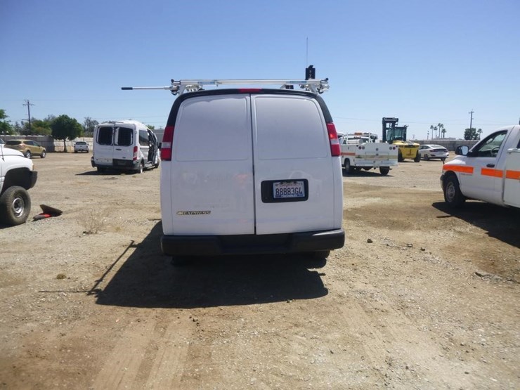2015-chevrolet-express-2500-image-15