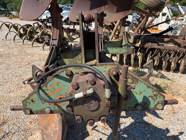john-deere-3-bottom-flip-plow-image-3
