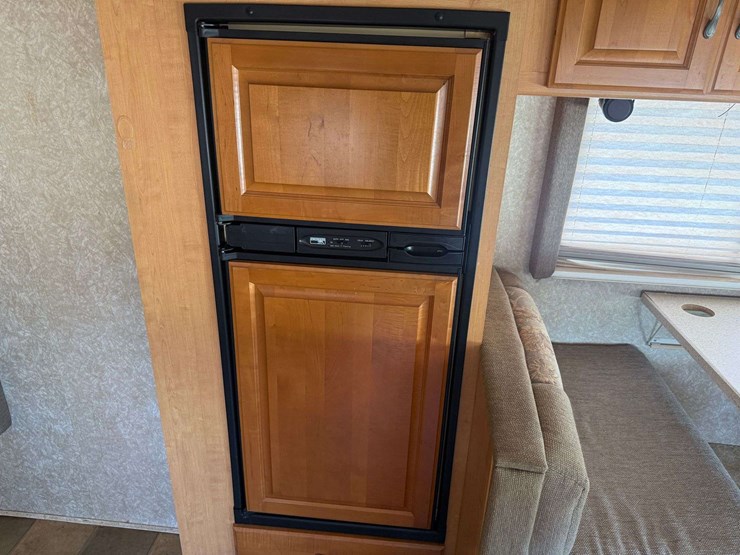 2007-chevrolet-express-"chateau"-(72,384-miles)-image-32