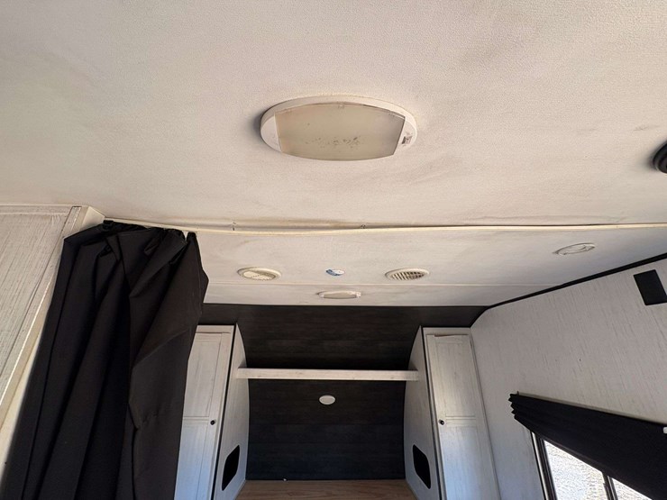 2022-heartland-trailrunner-29'-bumper-pull-travel-trailer-image-27