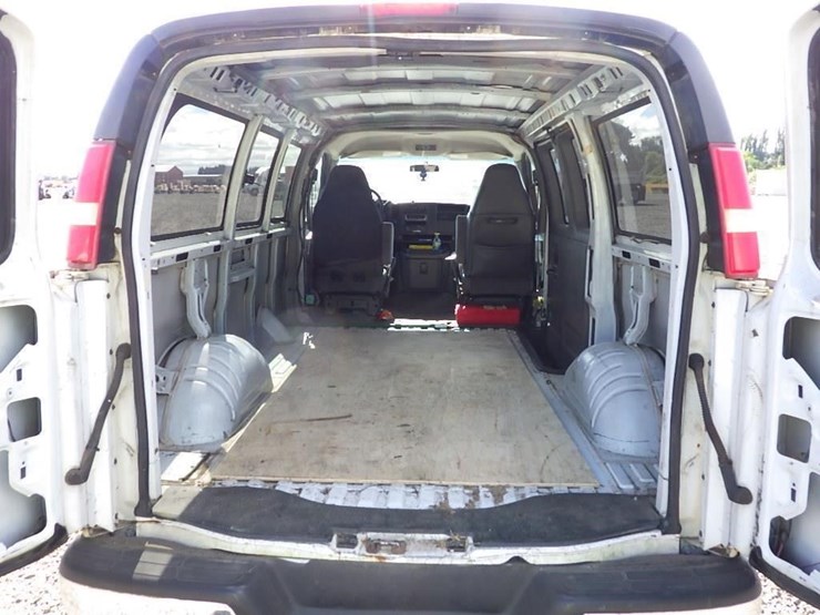 2003-chevrolet-3500-image-13
