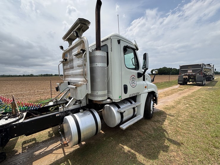 2015-freightliner-cascadia-image-5