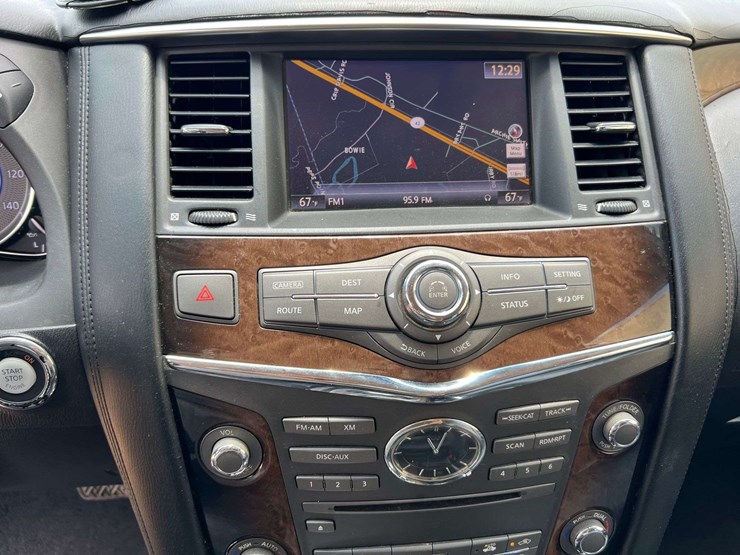 2012-infiniti-qx56-image-24