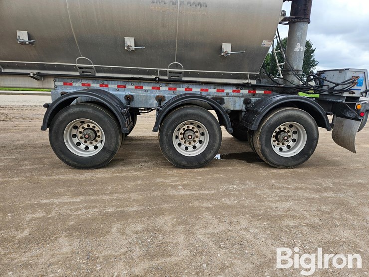 2018-warren-at-45-9-tri/a-bulk-aluminum-feed-trailer-image-13
