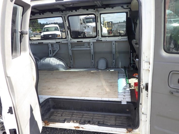 2003-chevrolet-3500-image-11