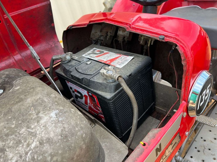massey-ferguson-135-image-33