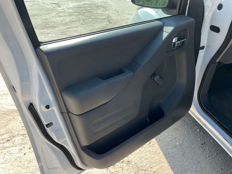 2016-nissan-frontier-image-9