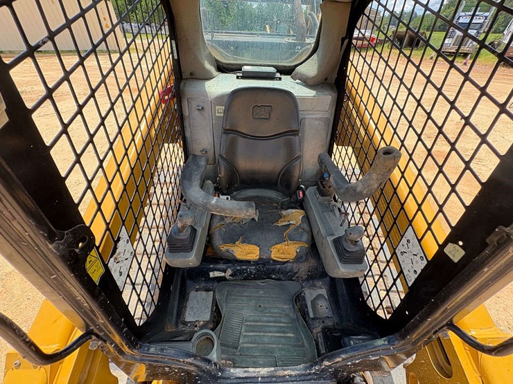 2020-caterpillar-299d3-image-8