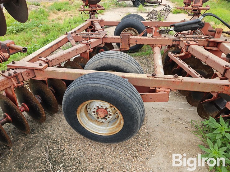 massey-ferguson-620-image-15