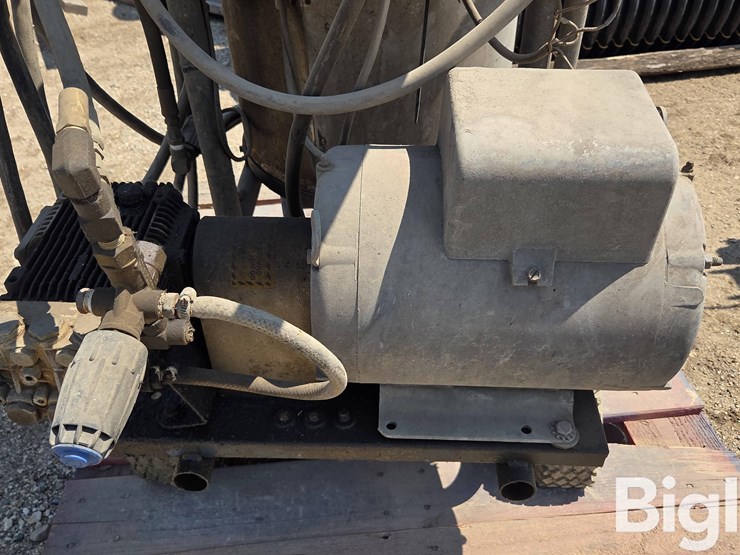 american-made-cleaners-hot-water-pressure-washer-image-10