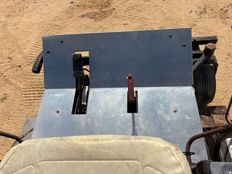 dixie-chopper-50"-zero-turn-lawn-mower-image-11