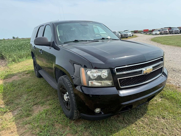2011-chevrolet-tahoe-image-8