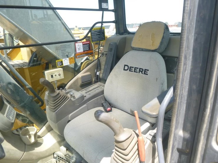 2011-deere-225d-lc-image-10