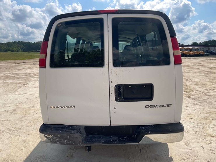 2005-chevrolet-express-3500-image-6