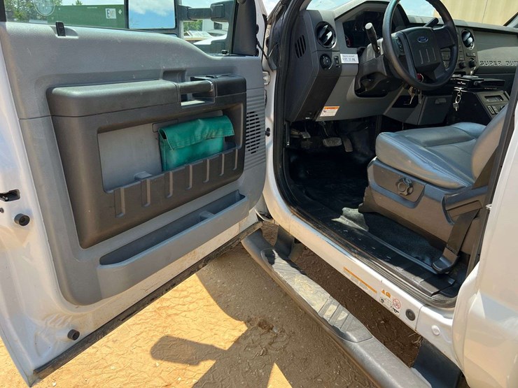 2015-ford-f550-image-27