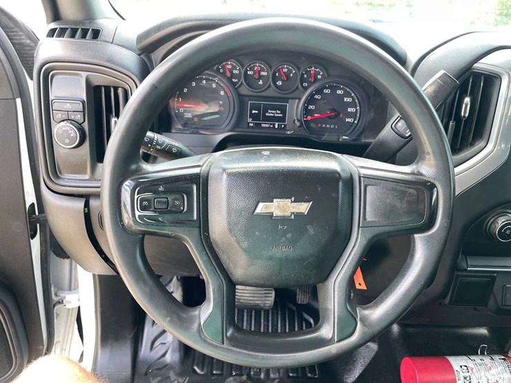 2022-chevrolet-silverado-3500-image-13