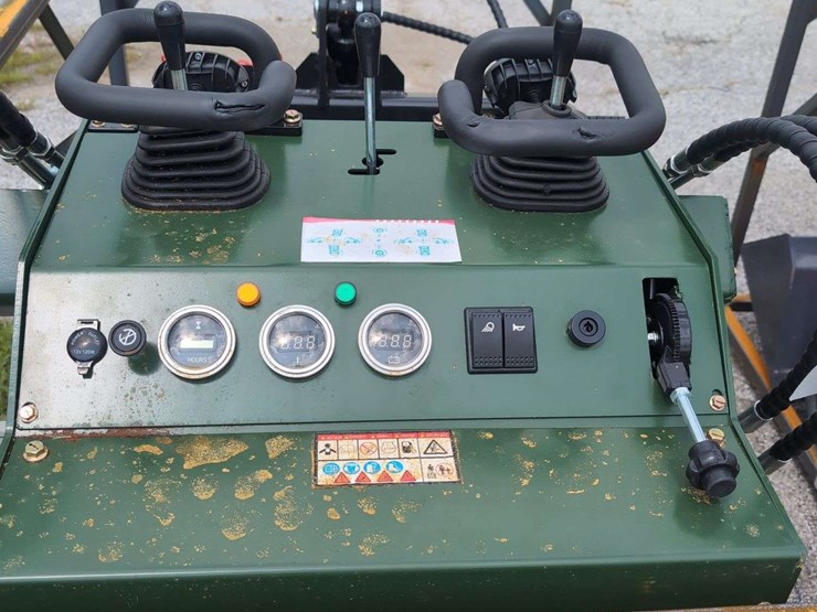 zjg-mini-skid-steer-loader-zj-380-(green)---15hp-image-8