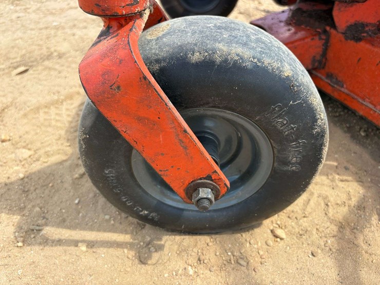 husqvarna-42"-zero-turn-lawn-mower-image-13