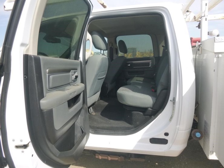 2016-dodge-ram-3500-image-13