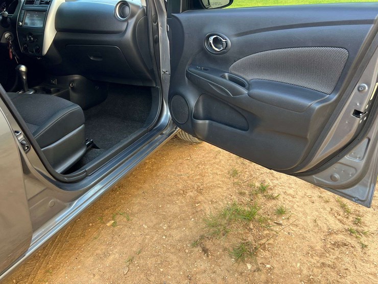 2019-nissan-versa-(99,073-miles)-image-37