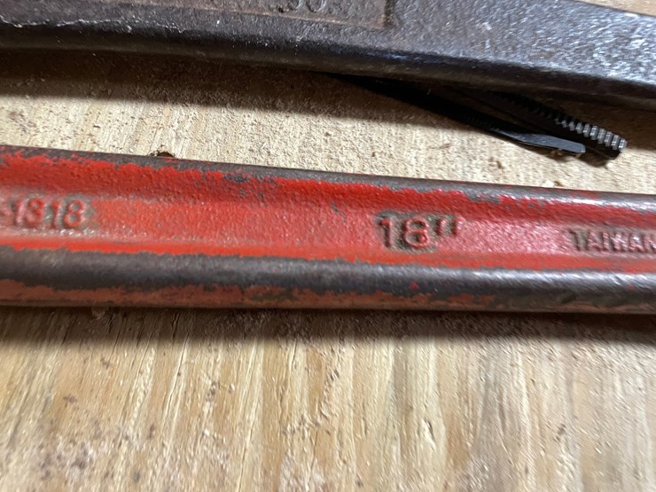 #10144-•-(2)-pipe-wrenches-image-5